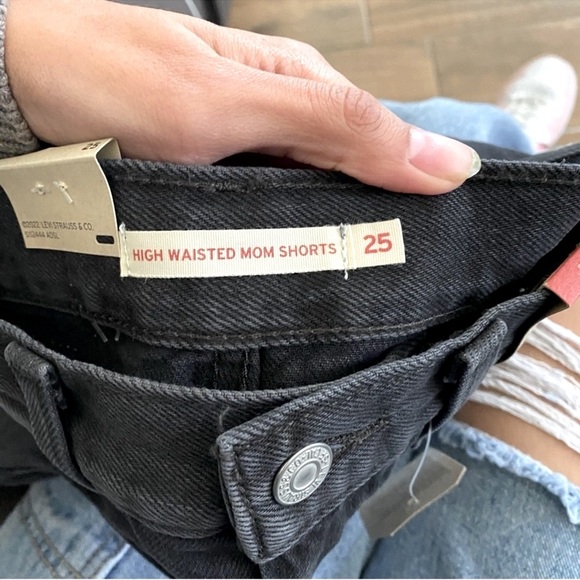 Levi's Black Jean Shorts High-Waisted Snug Fit - Picture 5 of 8